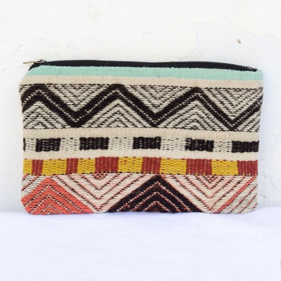 Handwoven Peruvian Sheep’s Wool Wallet - Picture 2 of 2